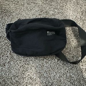 Lululemon Clean Lines Belt Bag 2L